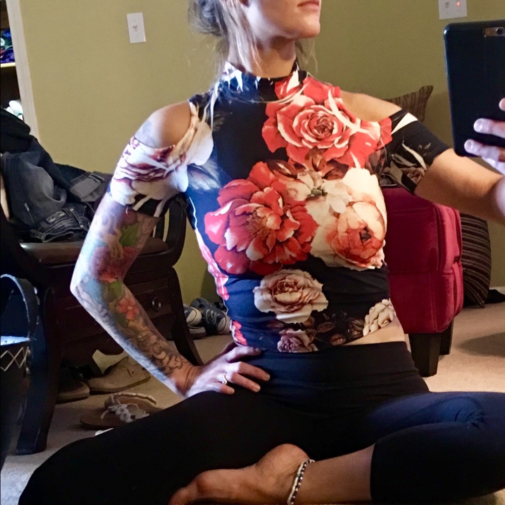 Beautiful floral crop top!